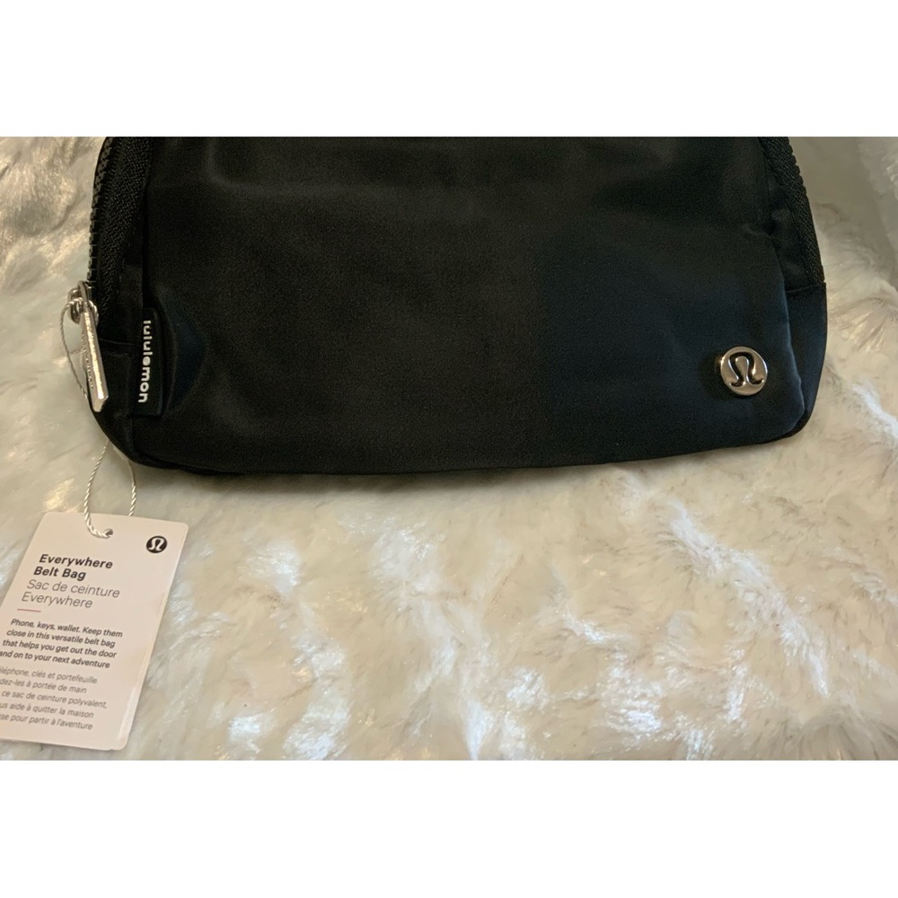 Lululemon Everywhere Belt Bag